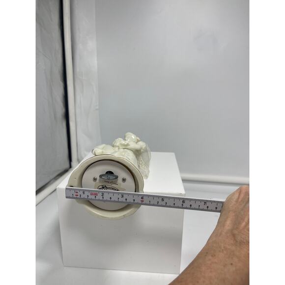 San Francisco Music Box White Porcelain Bride Groom Figurine Plays Wedding March - Picture 8 of 8